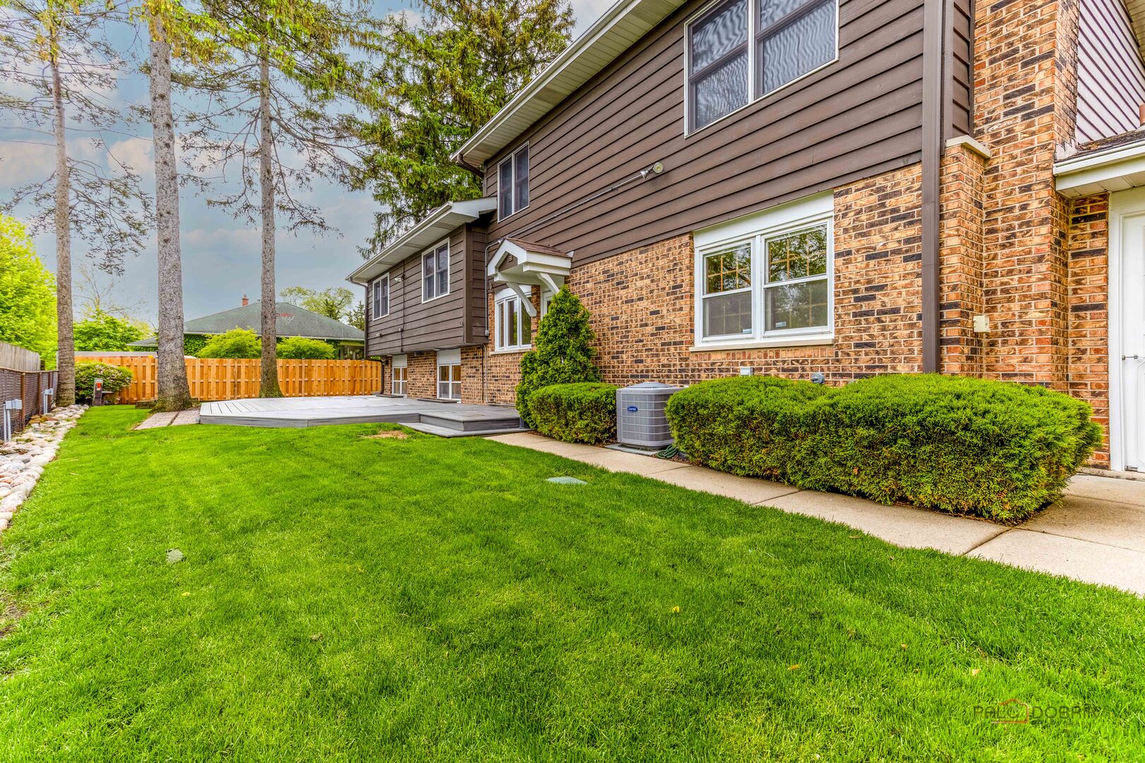 1137 Pine Tree Lane, Libertyville, IL 60048