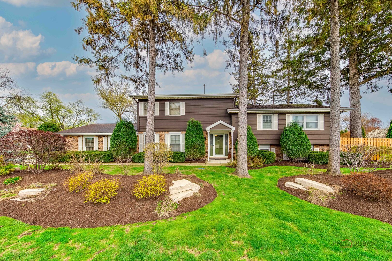 1137 Pine Tree Lane, Libertyville, IL 60048