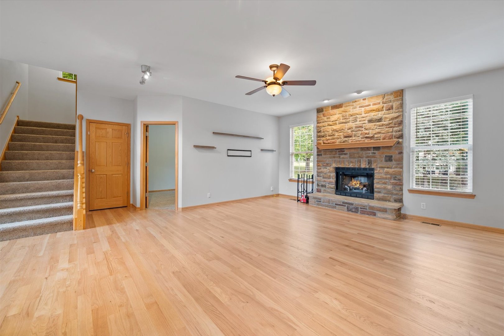 1271 MCDOLE Drive, Sugar Grove, IL 60554