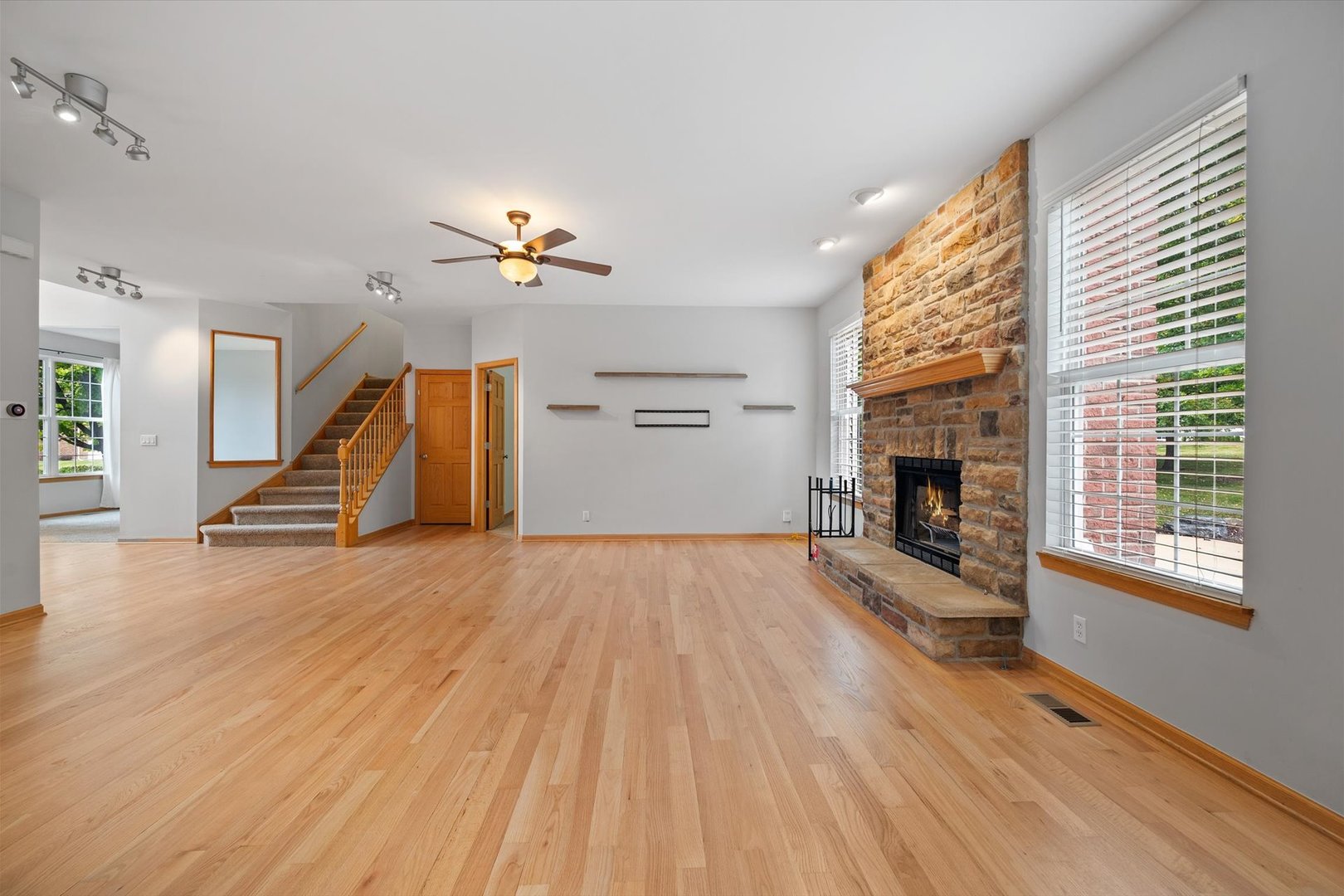 1271 MCDOLE Drive, Sugar Grove, IL 60554