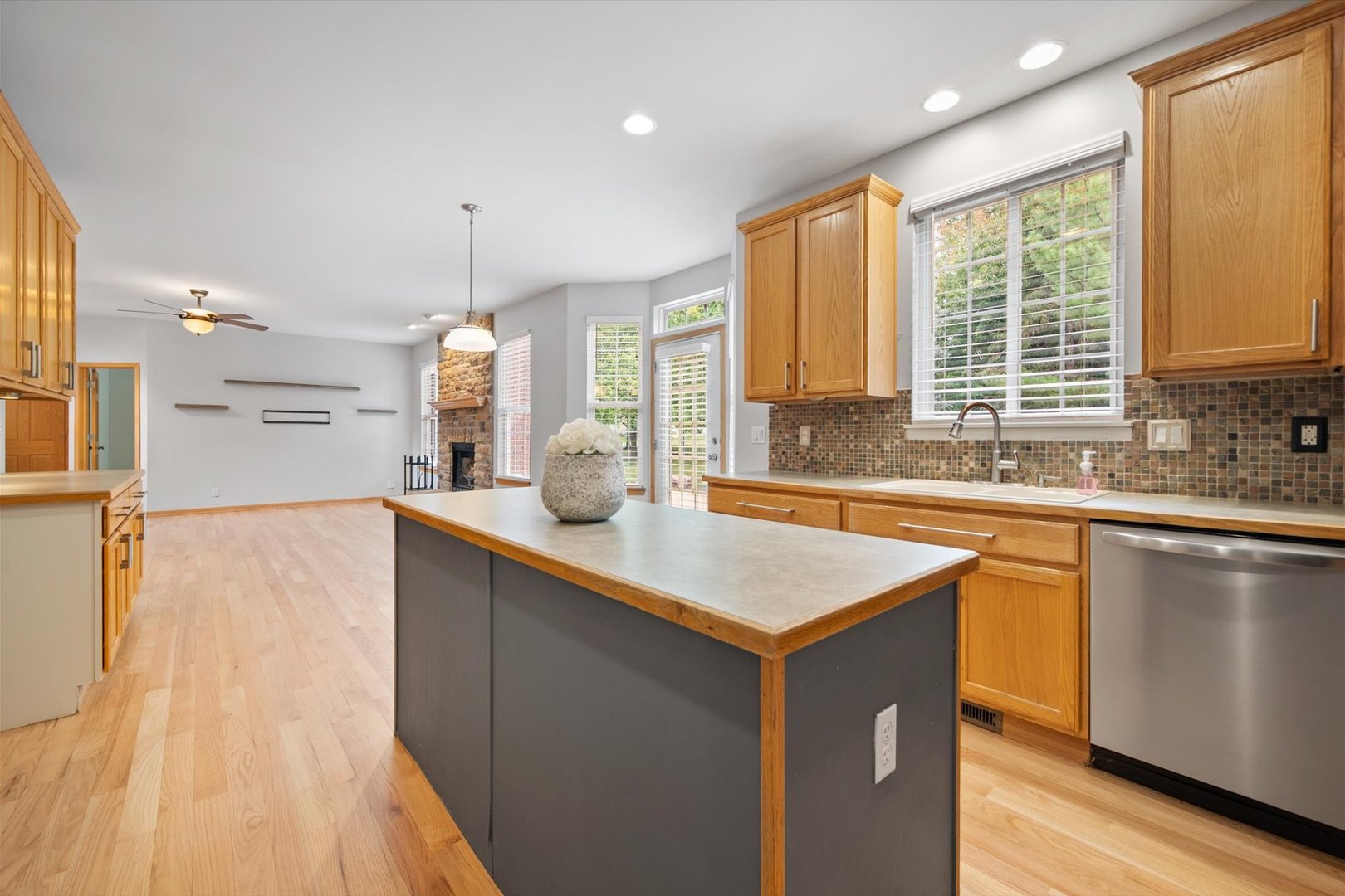 1271 MCDOLE Drive, Sugar Grove, IL 60554