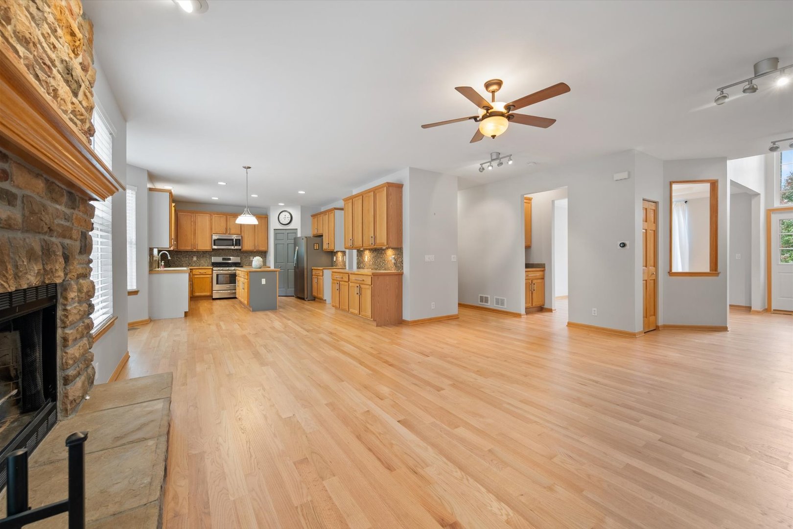 1271 MCDOLE Drive, Sugar Grove, IL 60554