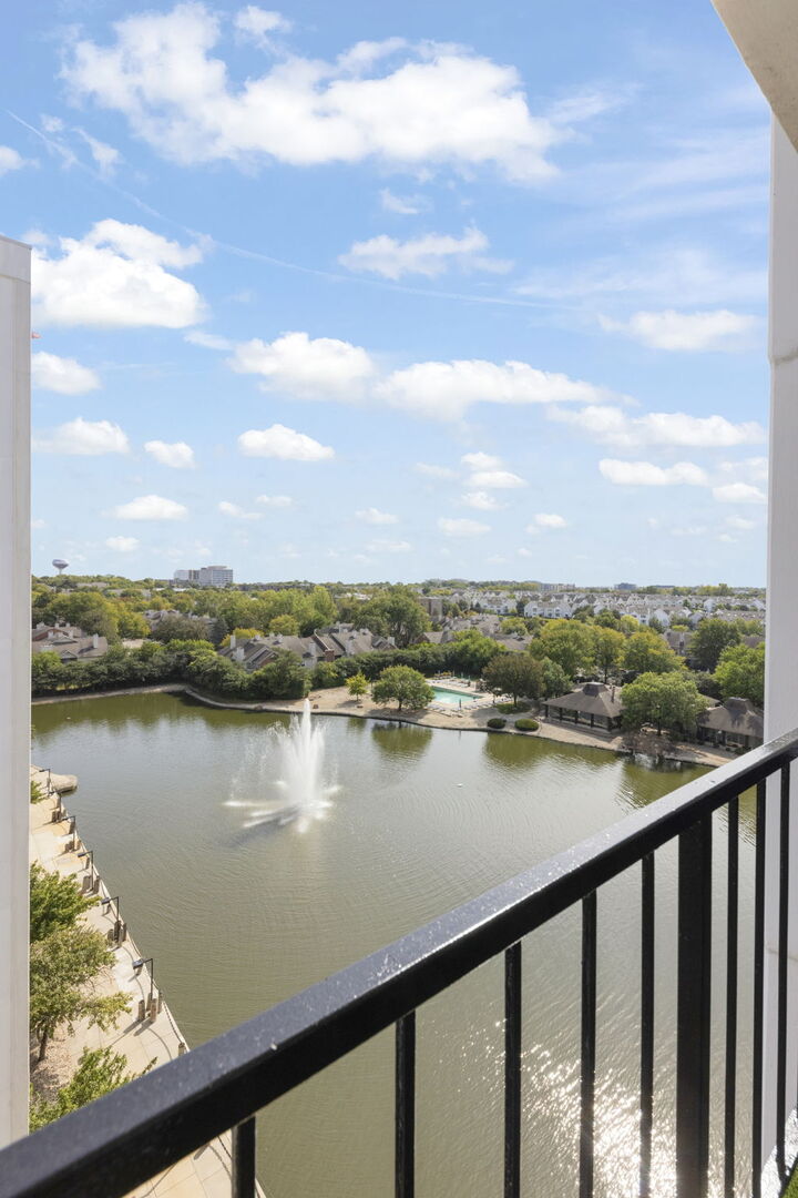 2005 S Finley Road #901, Lombard, IL 60148