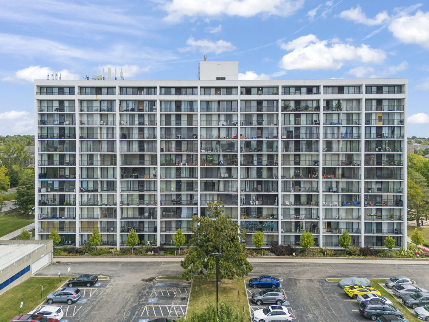 2005 S Finley Road #901, Lombard, IL 60148