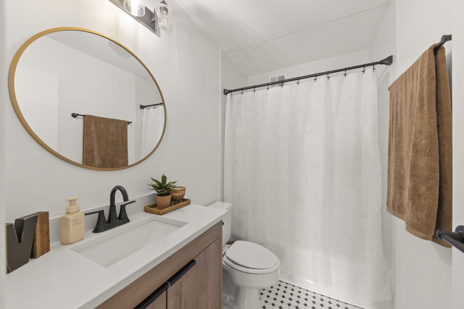 2005 S Finley Road #901, Lombard, IL 60148