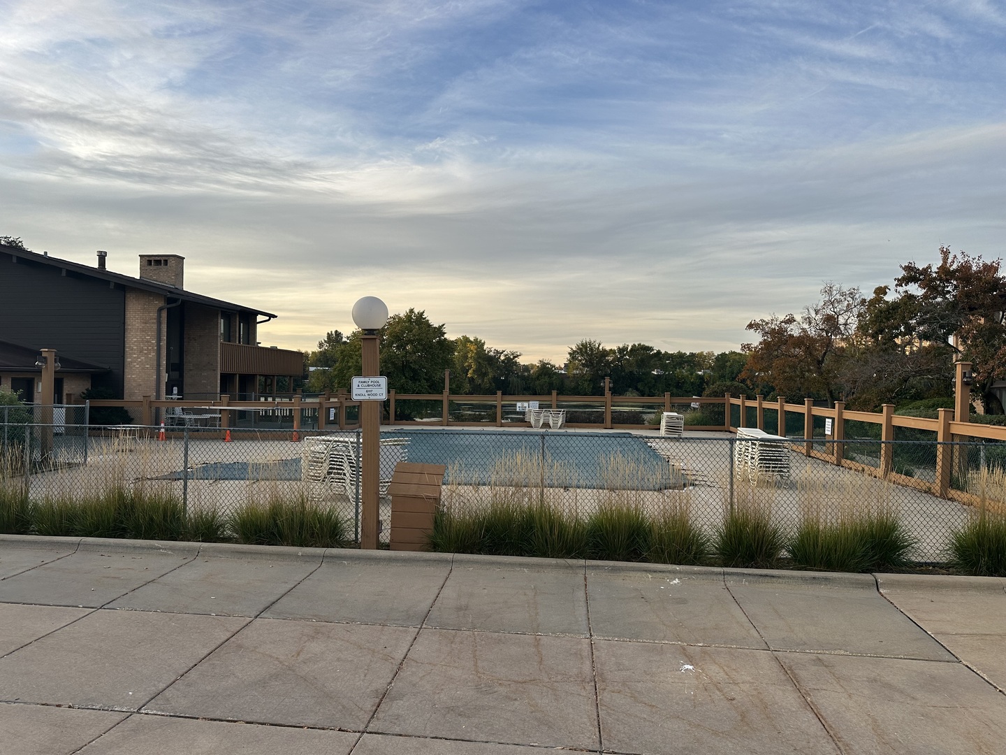 6145 KNOLLWOOD Court #101, Willowbrook, IL 60527
