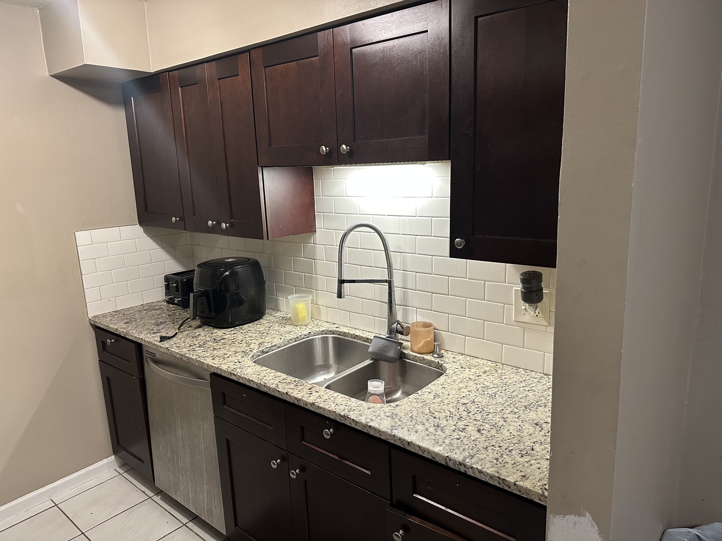 6145 KNOLLWOOD Court #101, Willowbrook, IL 60527