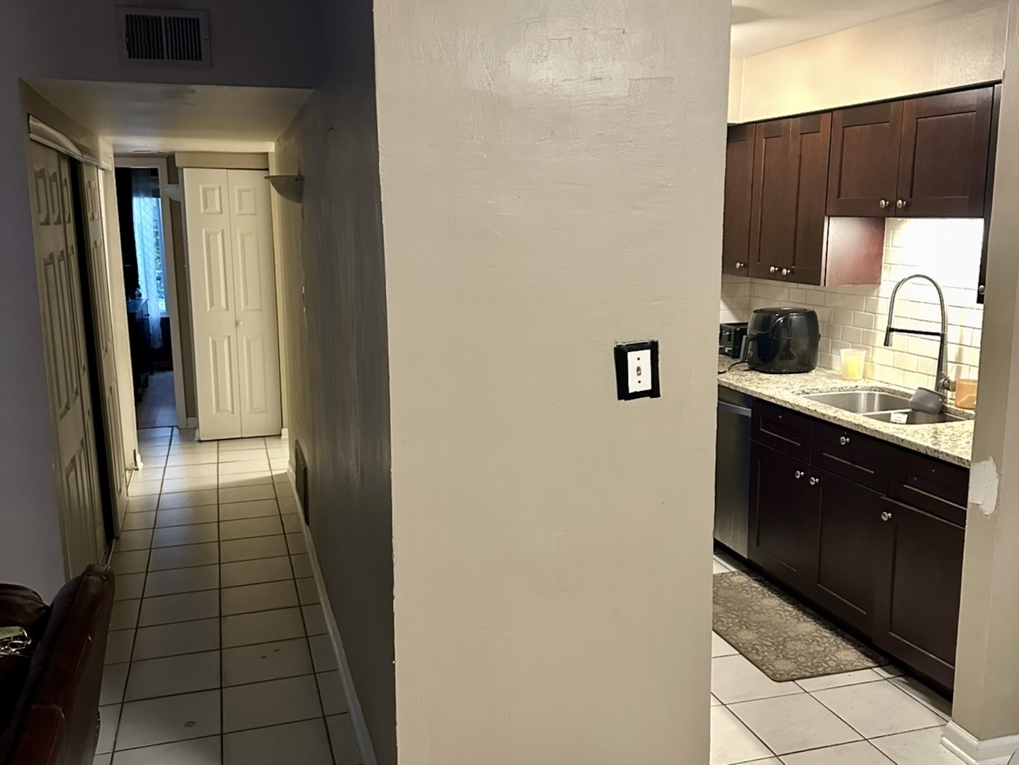 6145 KNOLLWOOD Court #101, Willowbrook, IL 60527