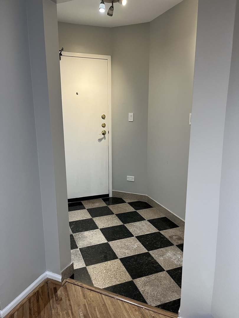 131 Crestwood Court #2, Schaumburg, IL 60195