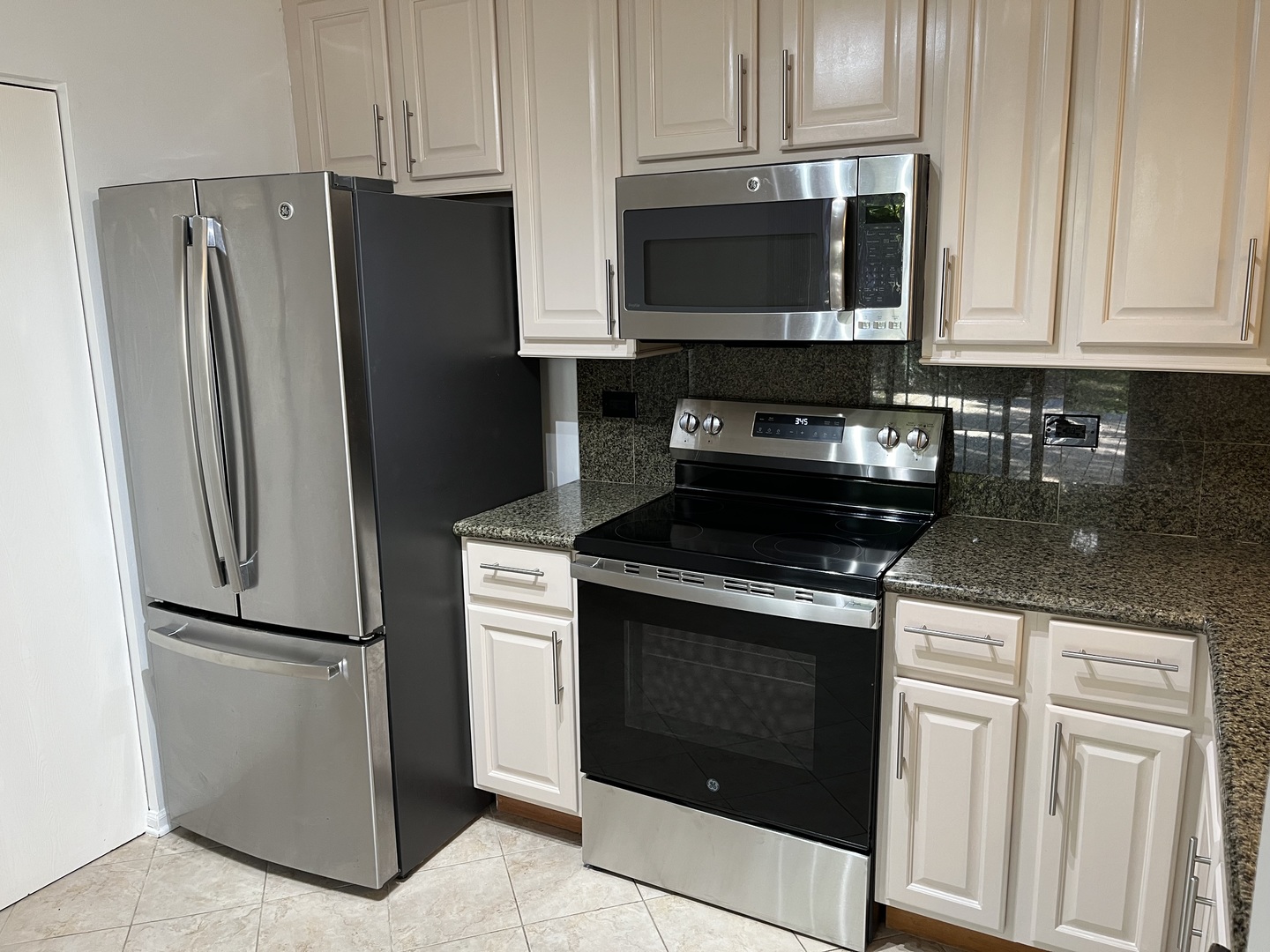 131 Crestwood Court #2, Schaumburg, IL 60195