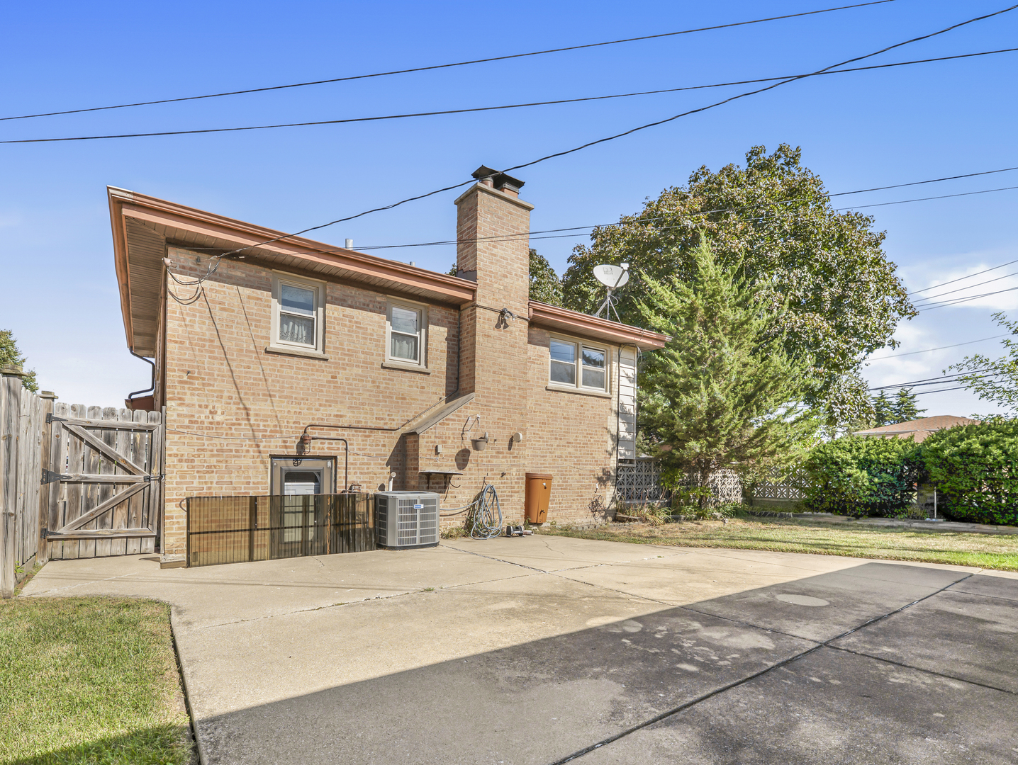 8255 W Agatite Avenue, Norridge, IL 60706