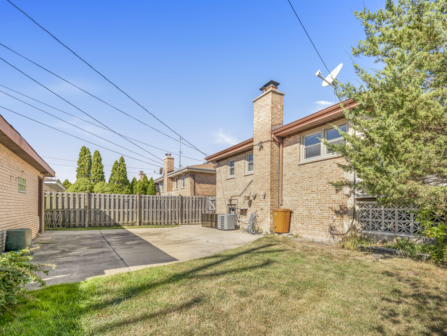 8255 W Agatite Avenue, Norridge, IL 60706