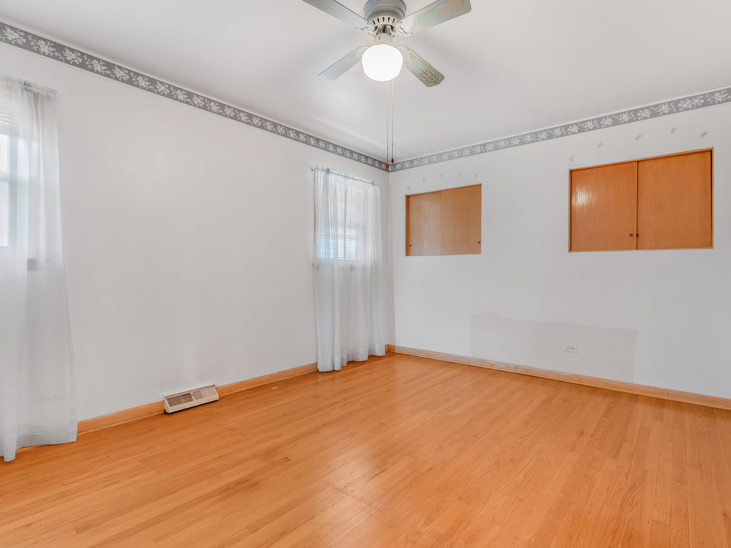 8255 W Agatite Avenue, Norridge, IL 60706
