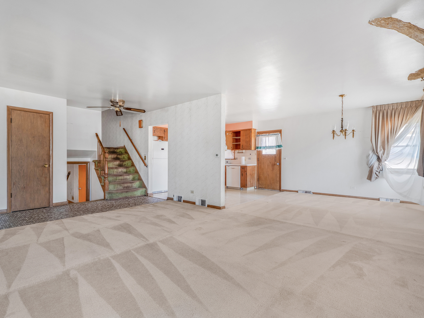 8255 W Agatite Avenue, Norridge, IL 60706