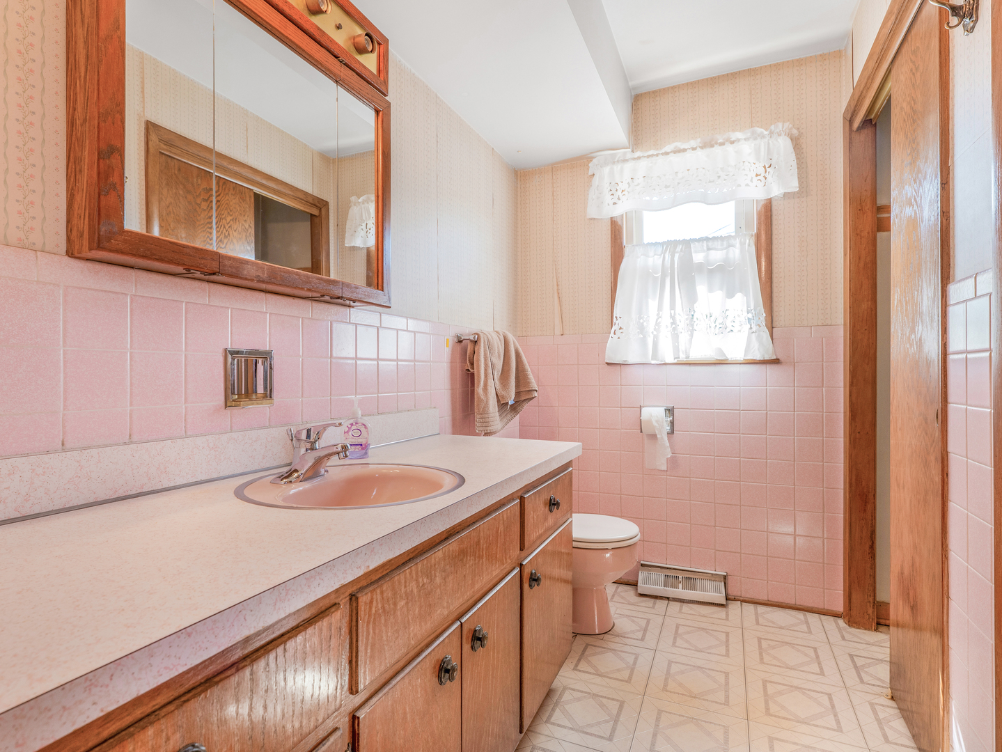 8255 W Agatite Avenue, Norridge, IL 60706