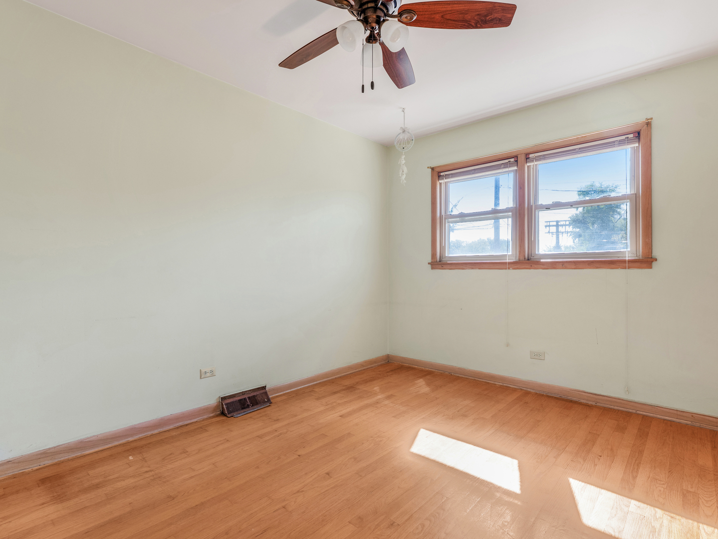 8255 W Agatite Avenue, Norridge, IL 60706