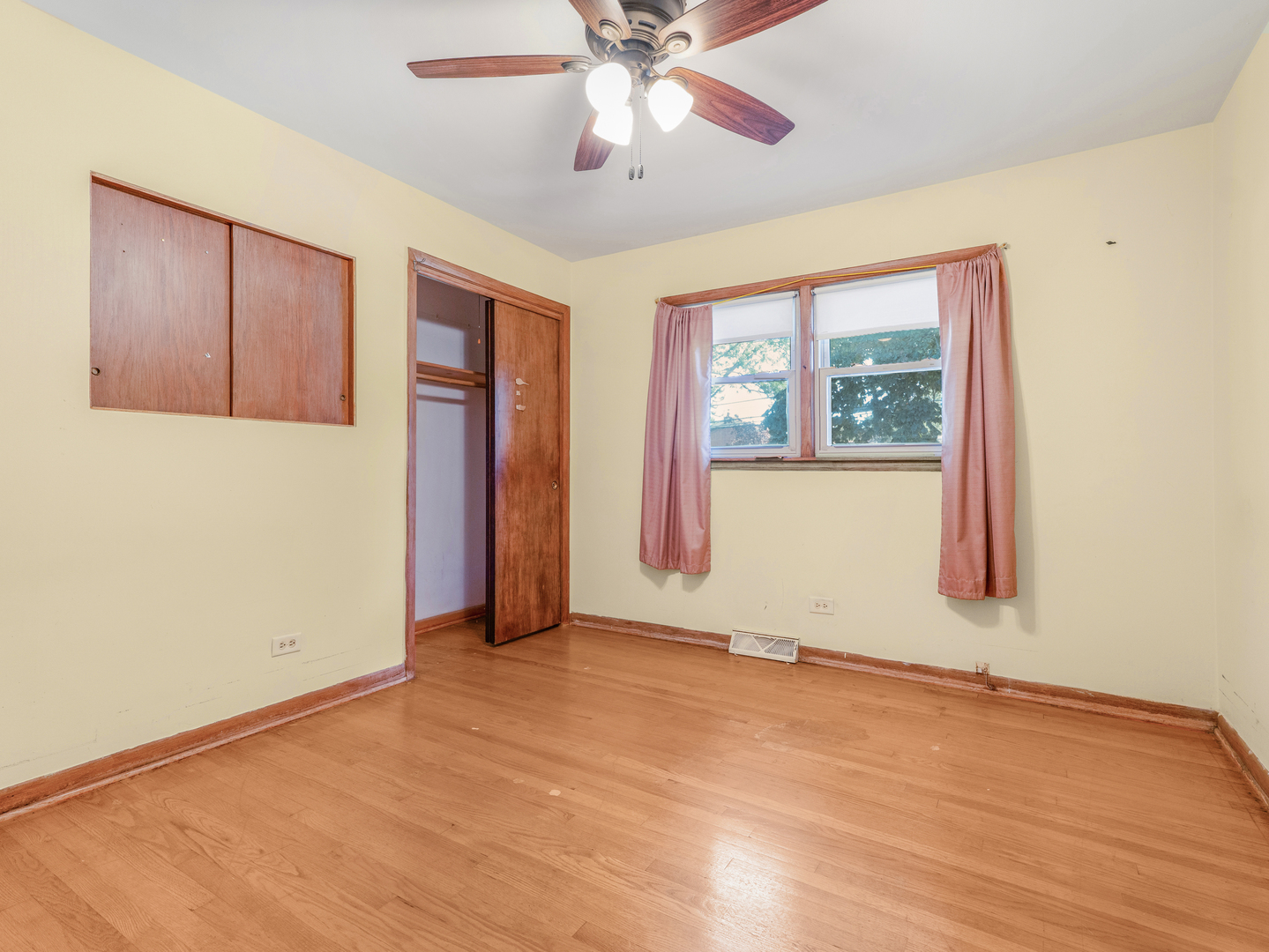 8255 W Agatite Avenue, Norridge, IL 60706