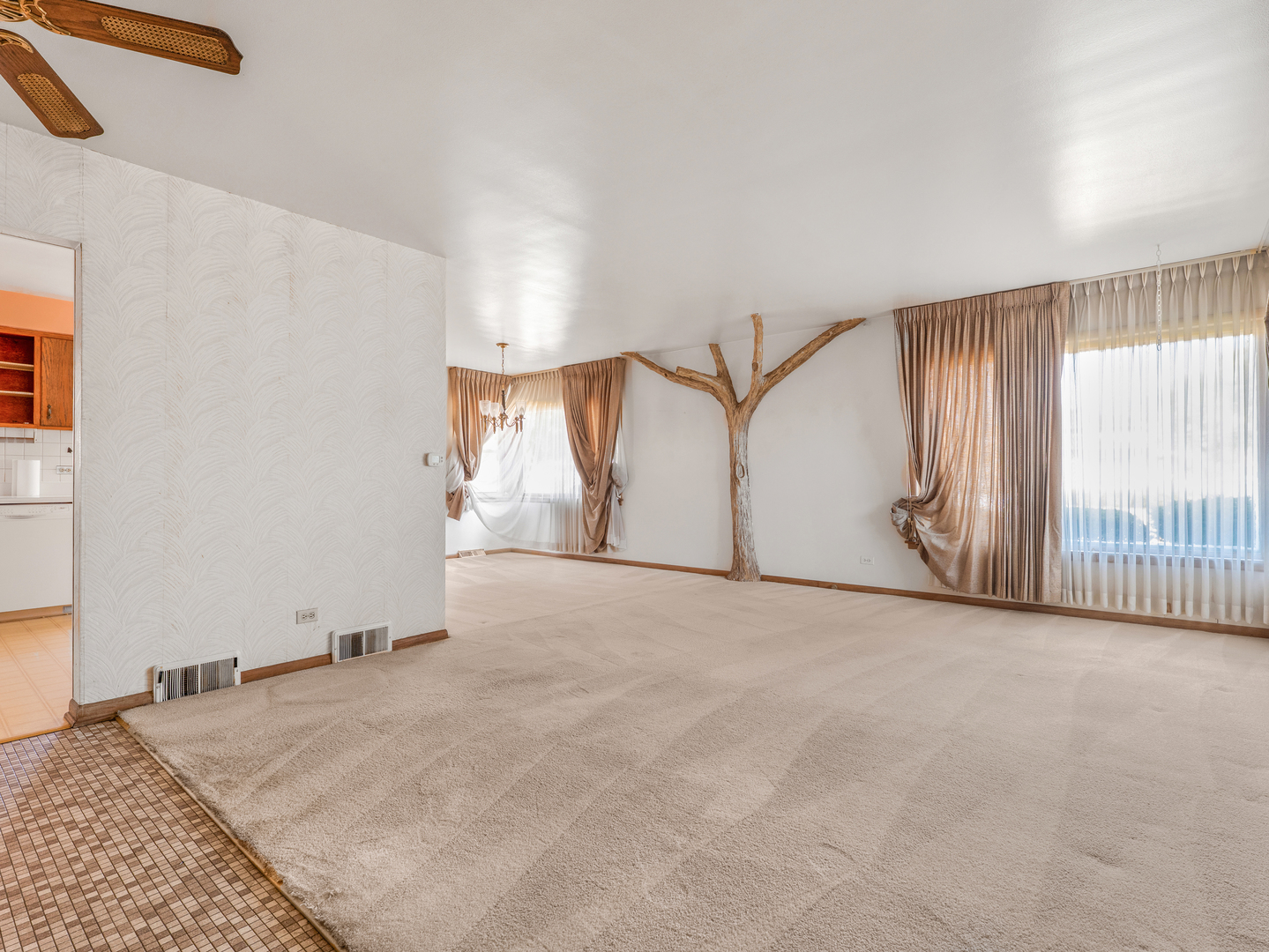 8255 W Agatite Avenue, Norridge, IL 60706