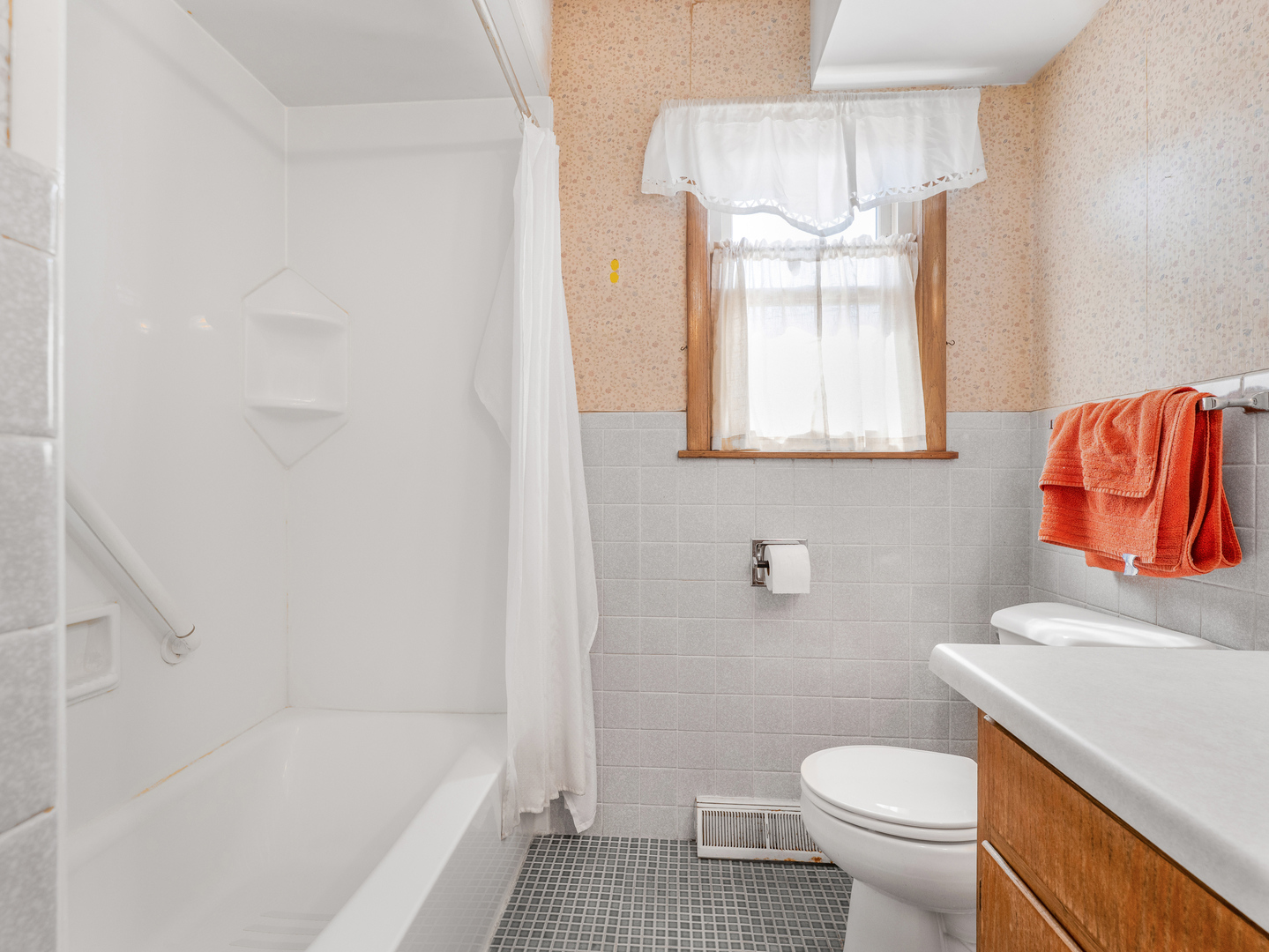 8255 W Agatite Avenue, Norridge, IL 60706
