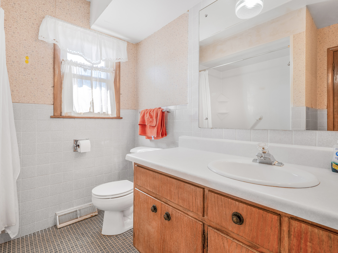 8255 W Agatite Avenue, Norridge, IL 60706