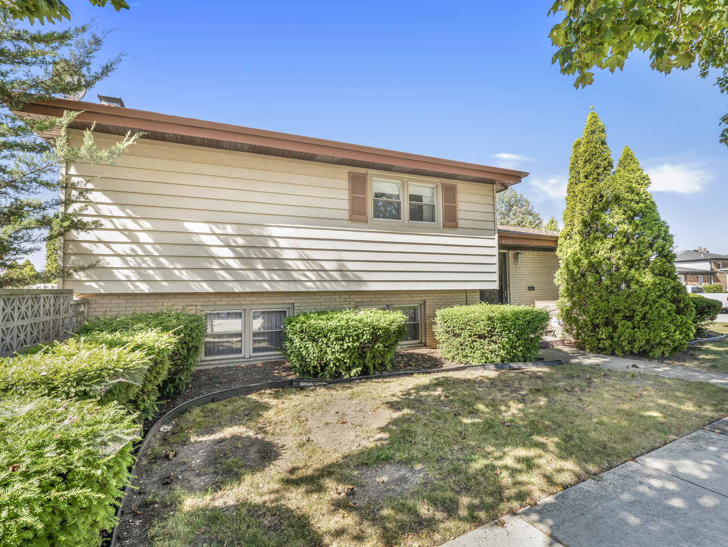 8255 W Agatite Avenue, Norridge, IL 60706