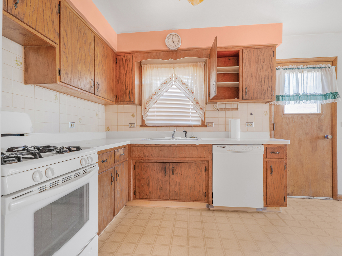 8255 W Agatite Avenue, Norridge, IL 60706