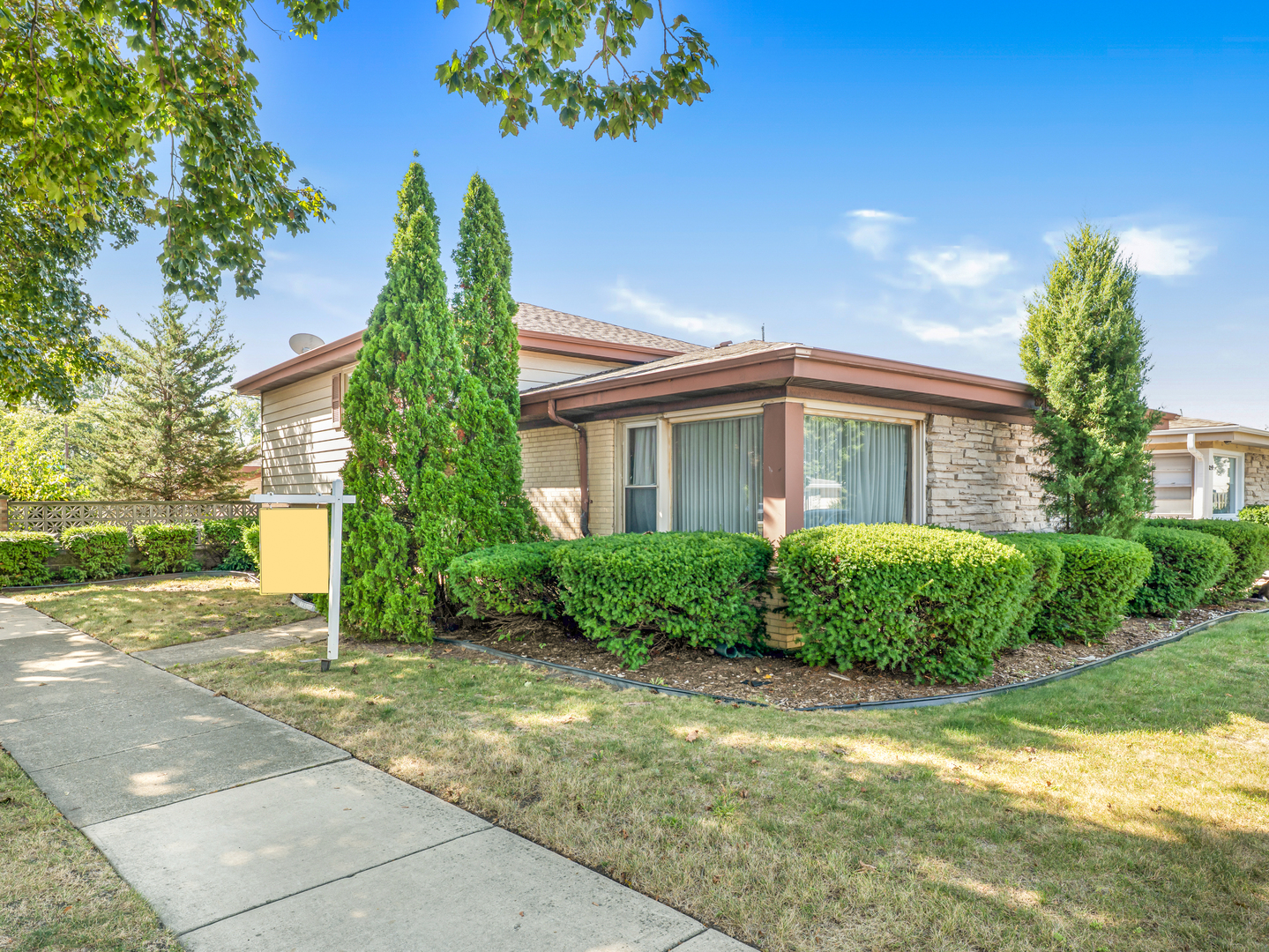 8255 W Agatite Avenue, Norridge, IL 60706