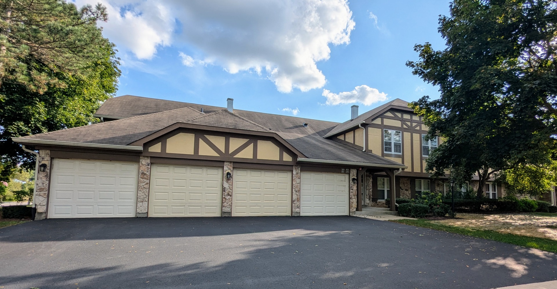 181 Brook Lane #181, Vernon Hills, IL 60061