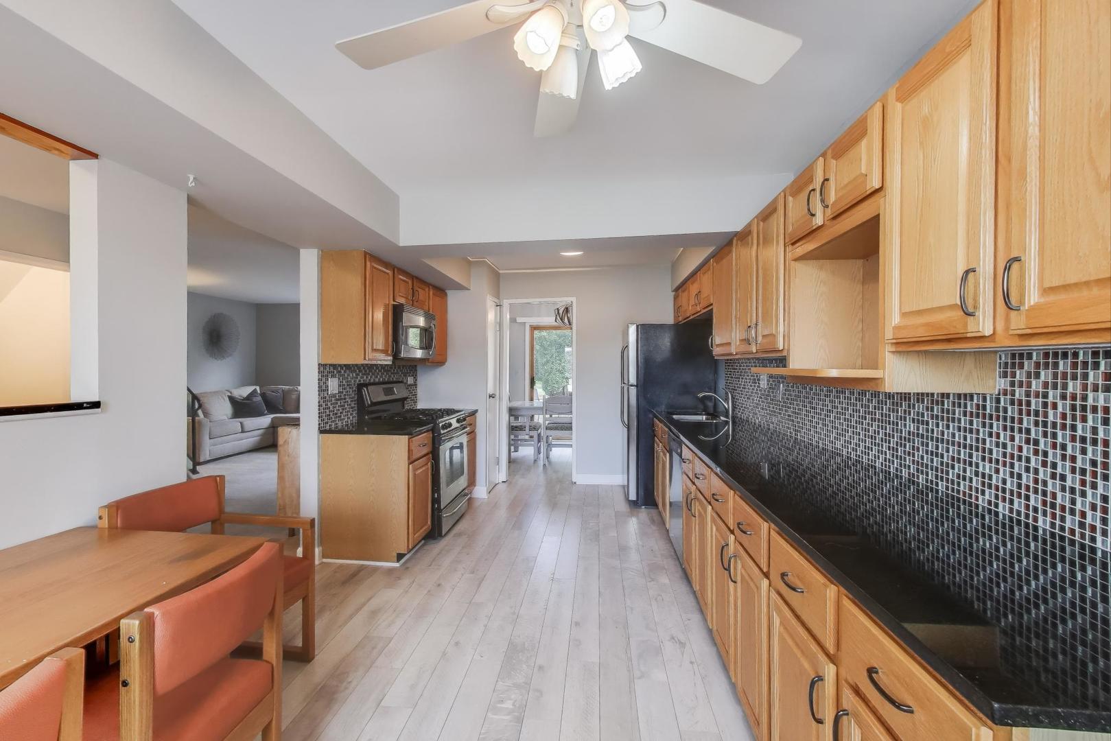 452 Hickory Drive, Wheeling, IL 60090