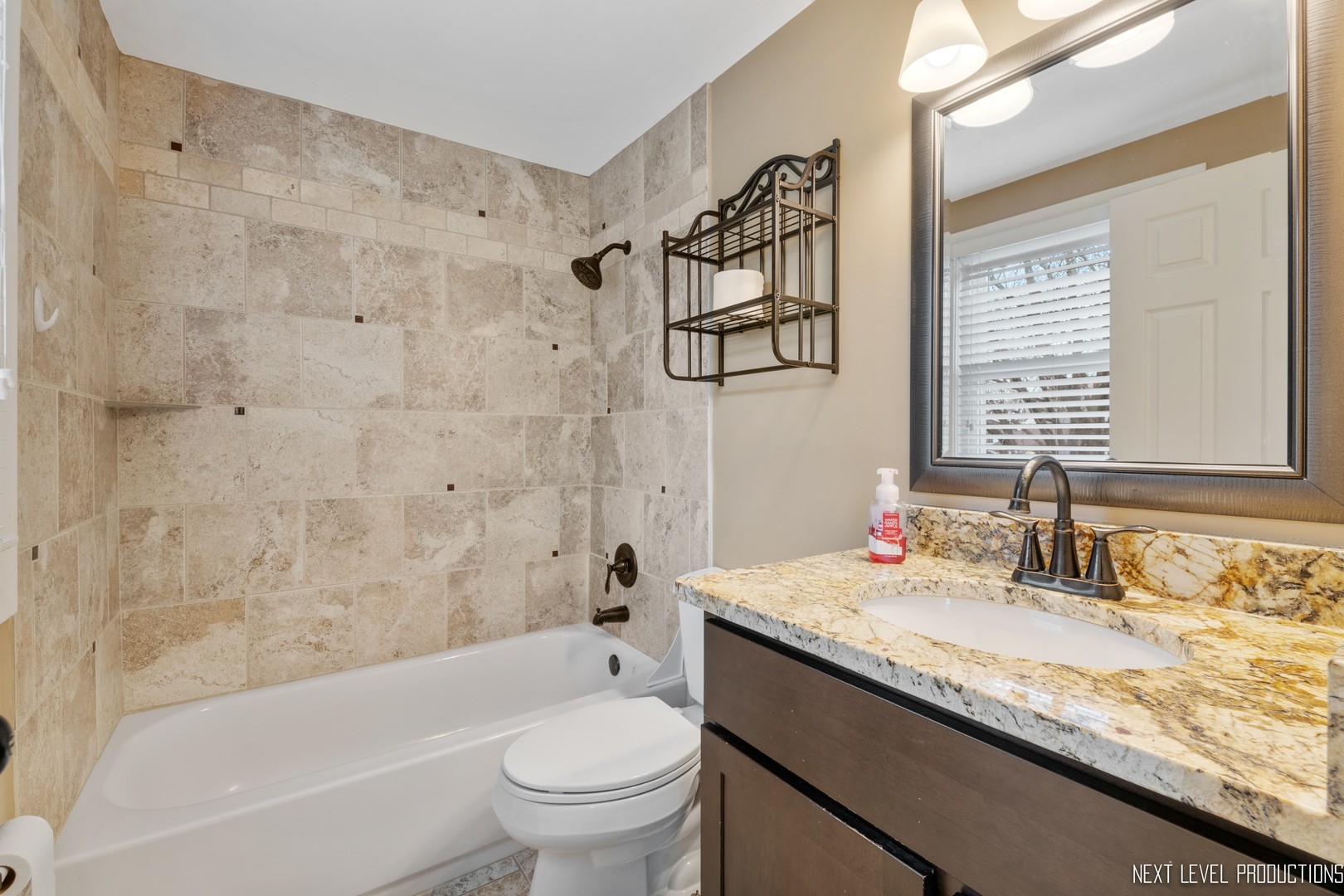 1931 Ridgefield Lane, Naperville, IL 60565