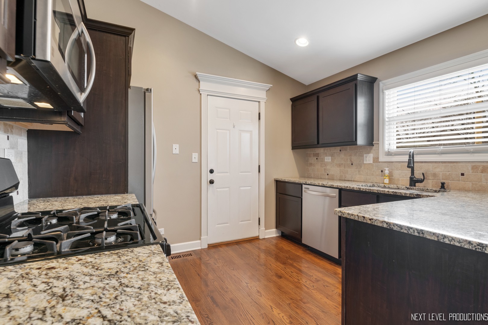 1931 Ridgefield Lane, Naperville, IL 60565