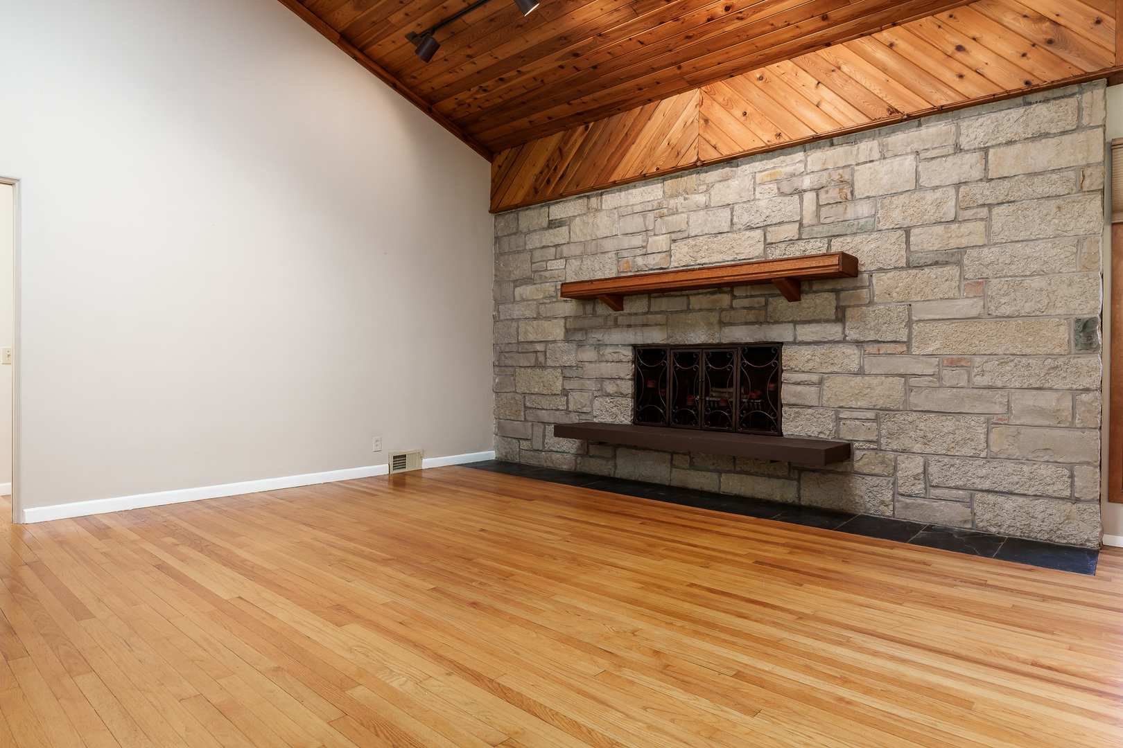 1825 Edgebrook Drive, Rockford, IL 61107