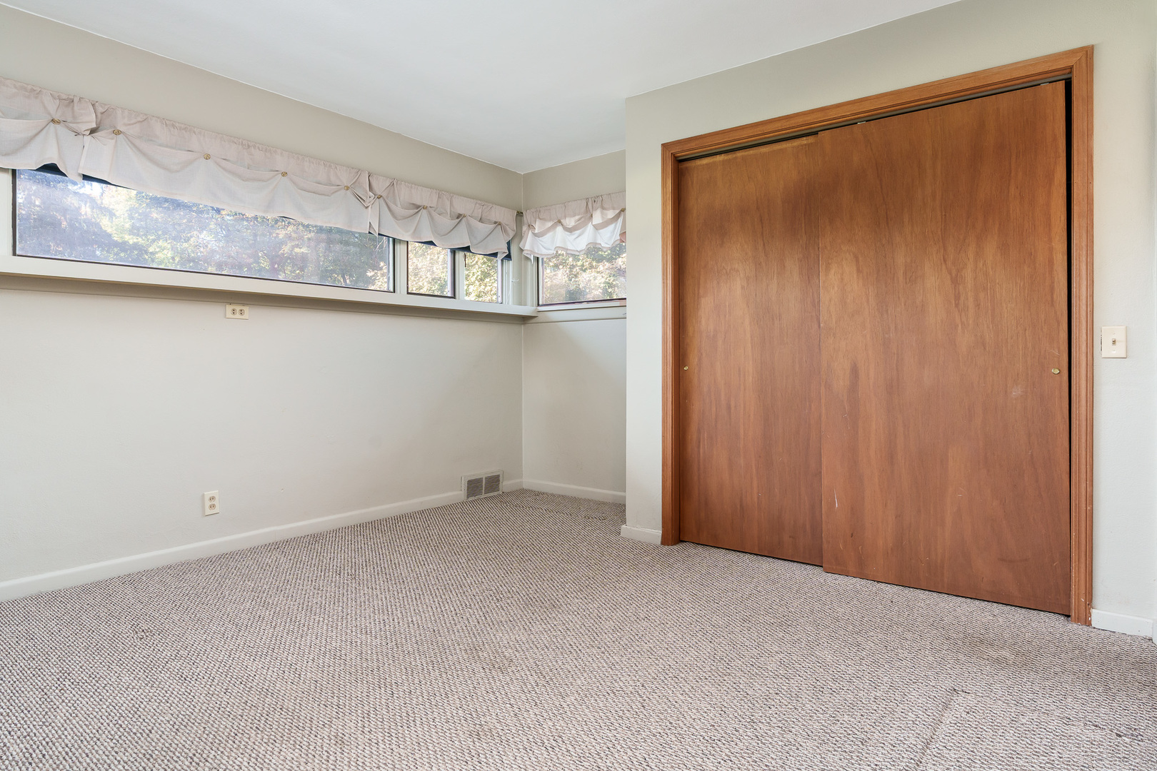 1825 Edgebrook Drive, Rockford, IL 61107