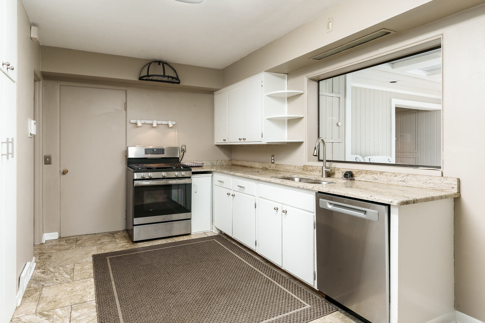 1825 Edgebrook Drive, Rockford, IL 61107