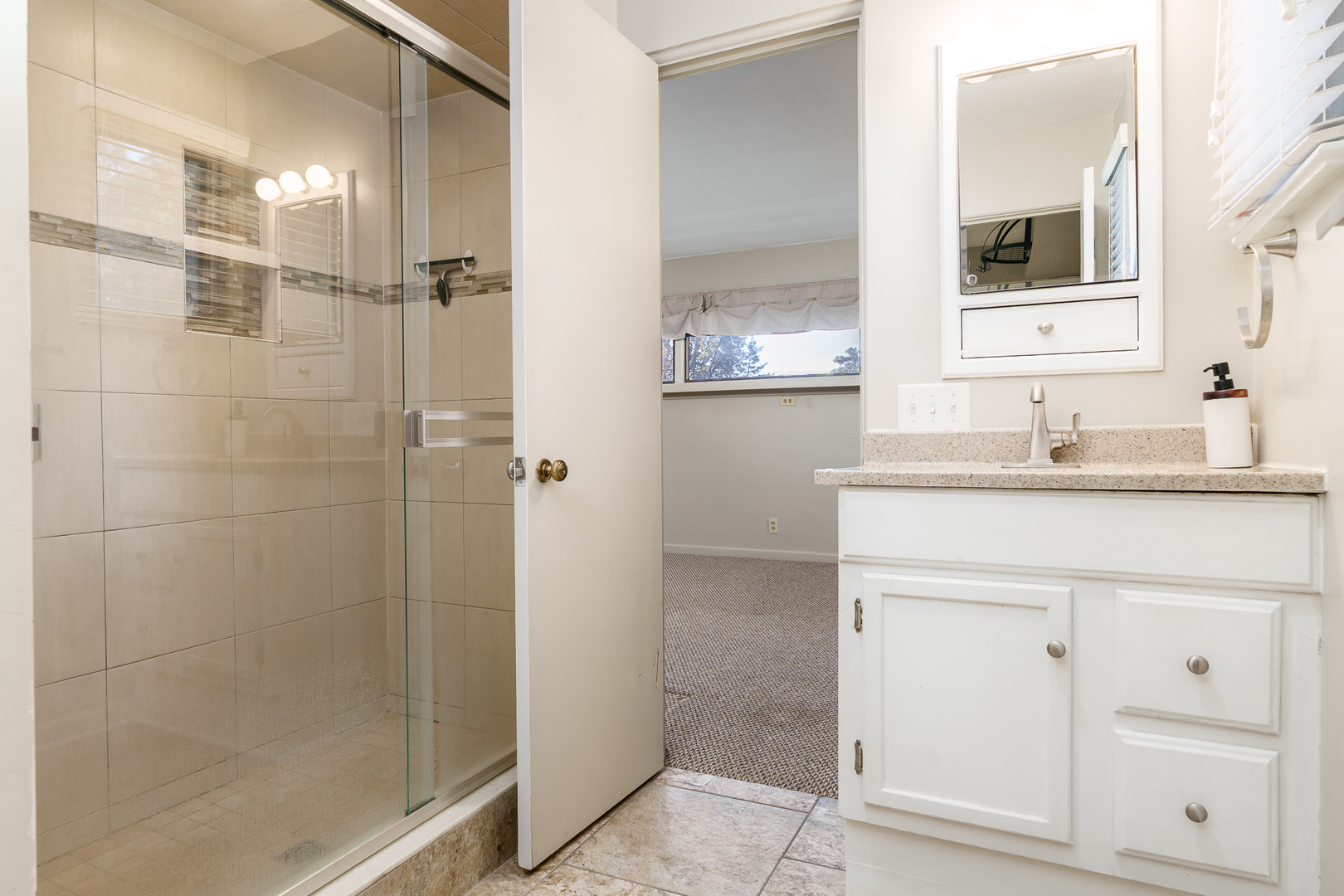 1825 Edgebrook Drive, Rockford, IL 61107