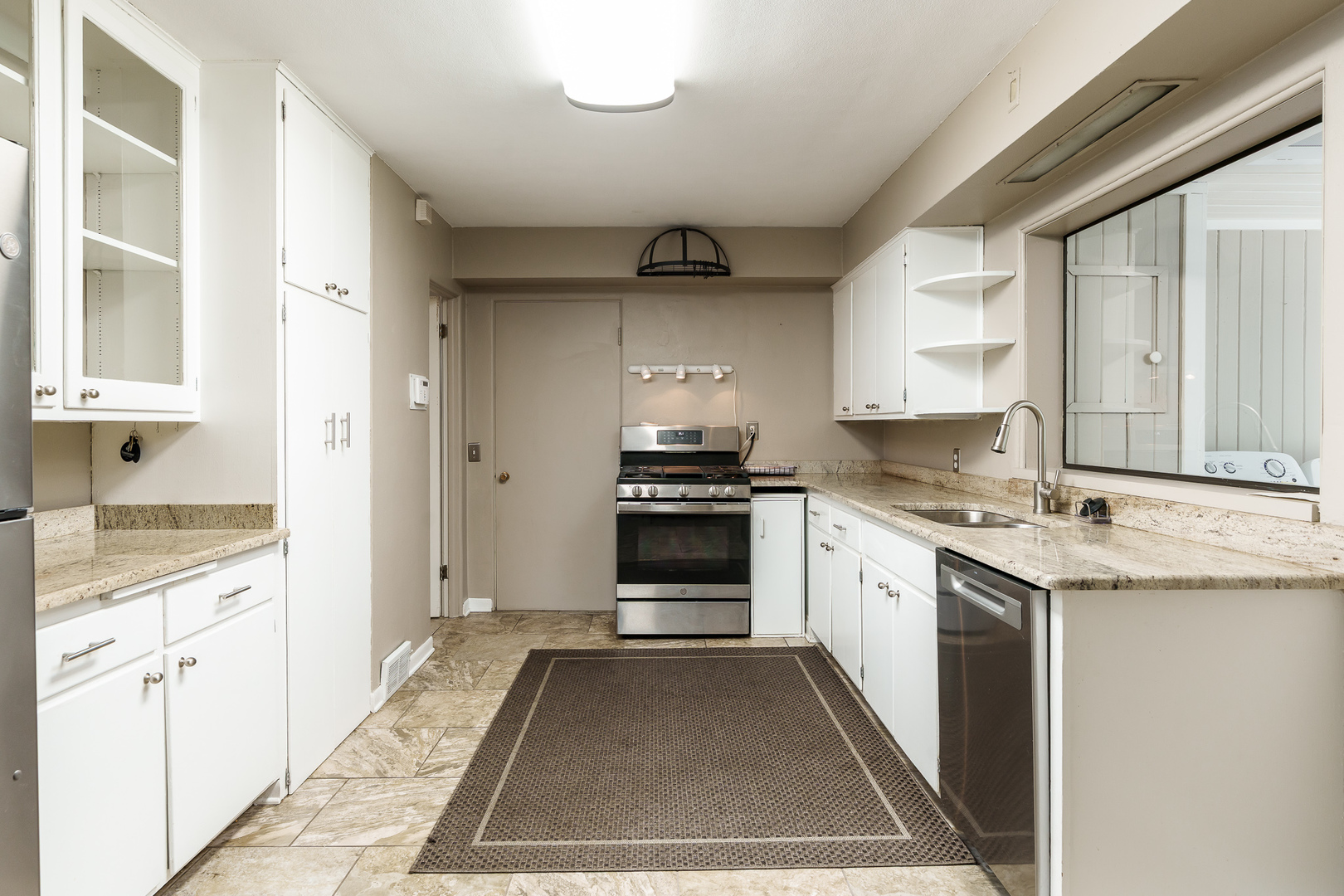 1825 Edgebrook Drive, Rockford, IL 61107