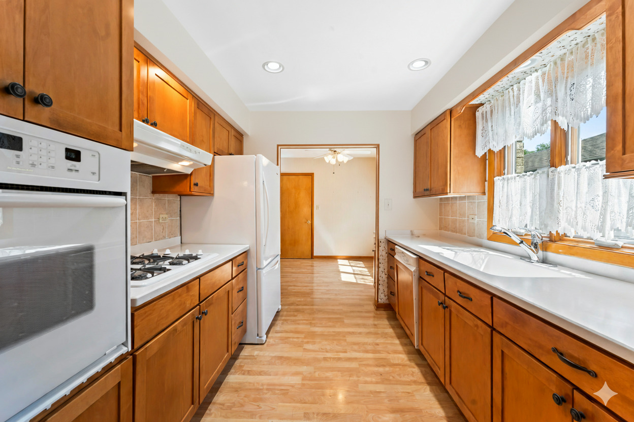 407 E Berkshire Lane, Mount Prospect, IL 60056