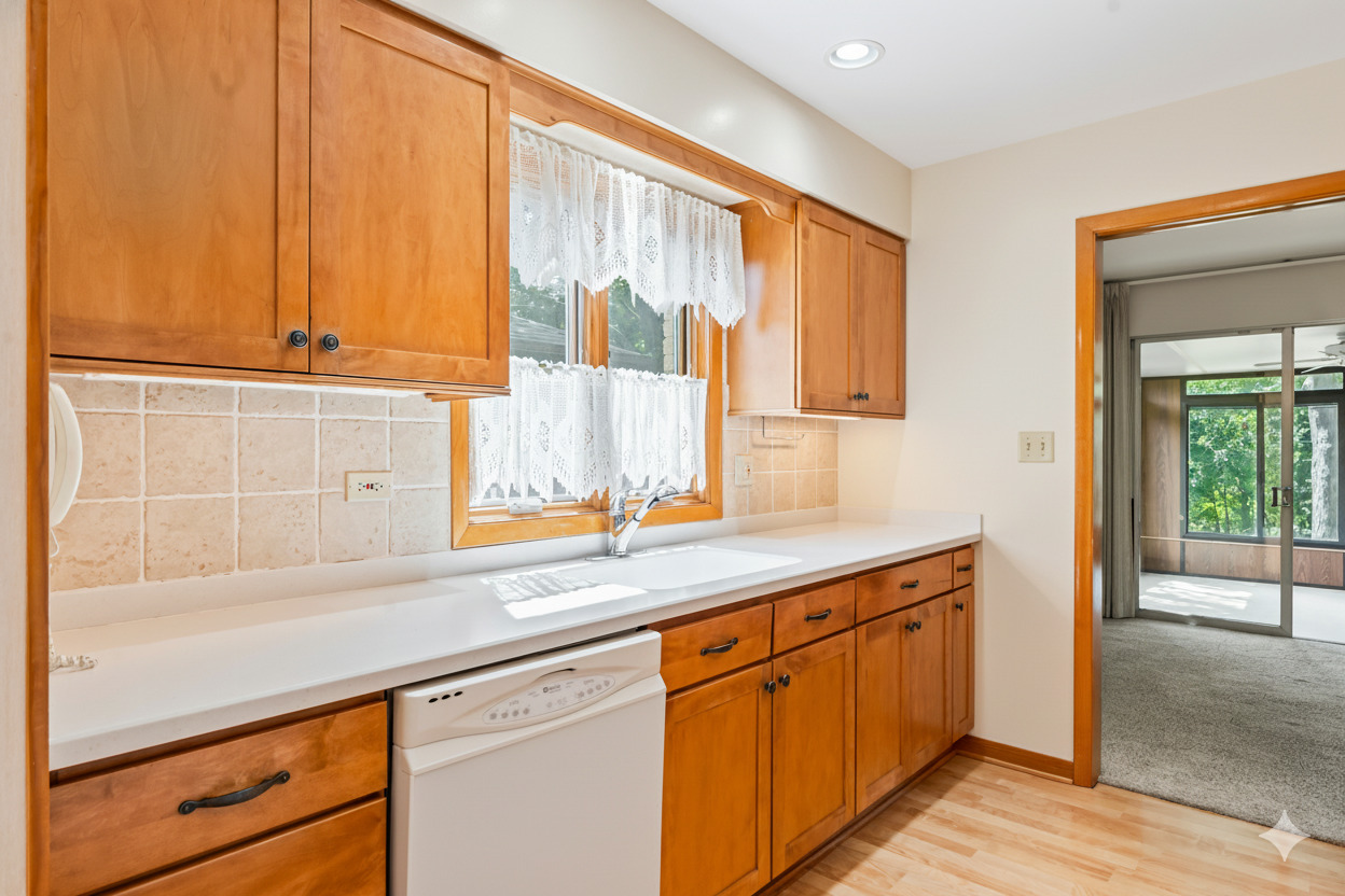 407 E Berkshire Lane, Mount Prospect, IL 60056