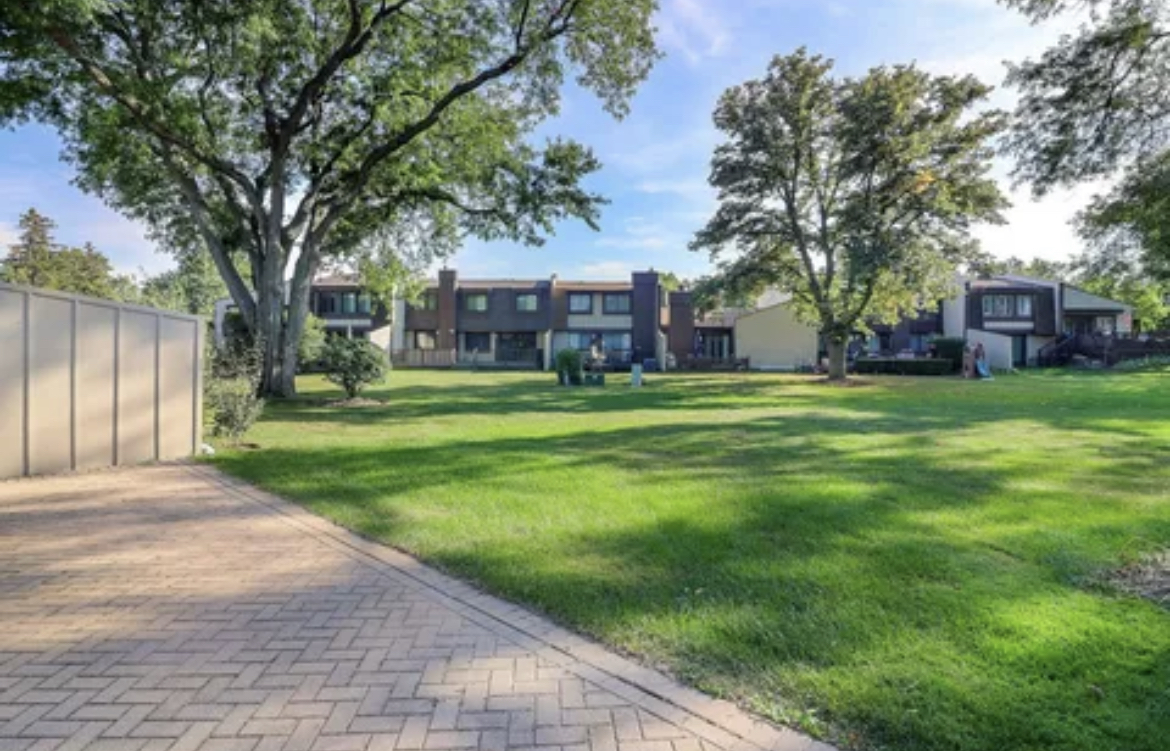 191 Cascade Drive, Indian Head Park, IL 60525