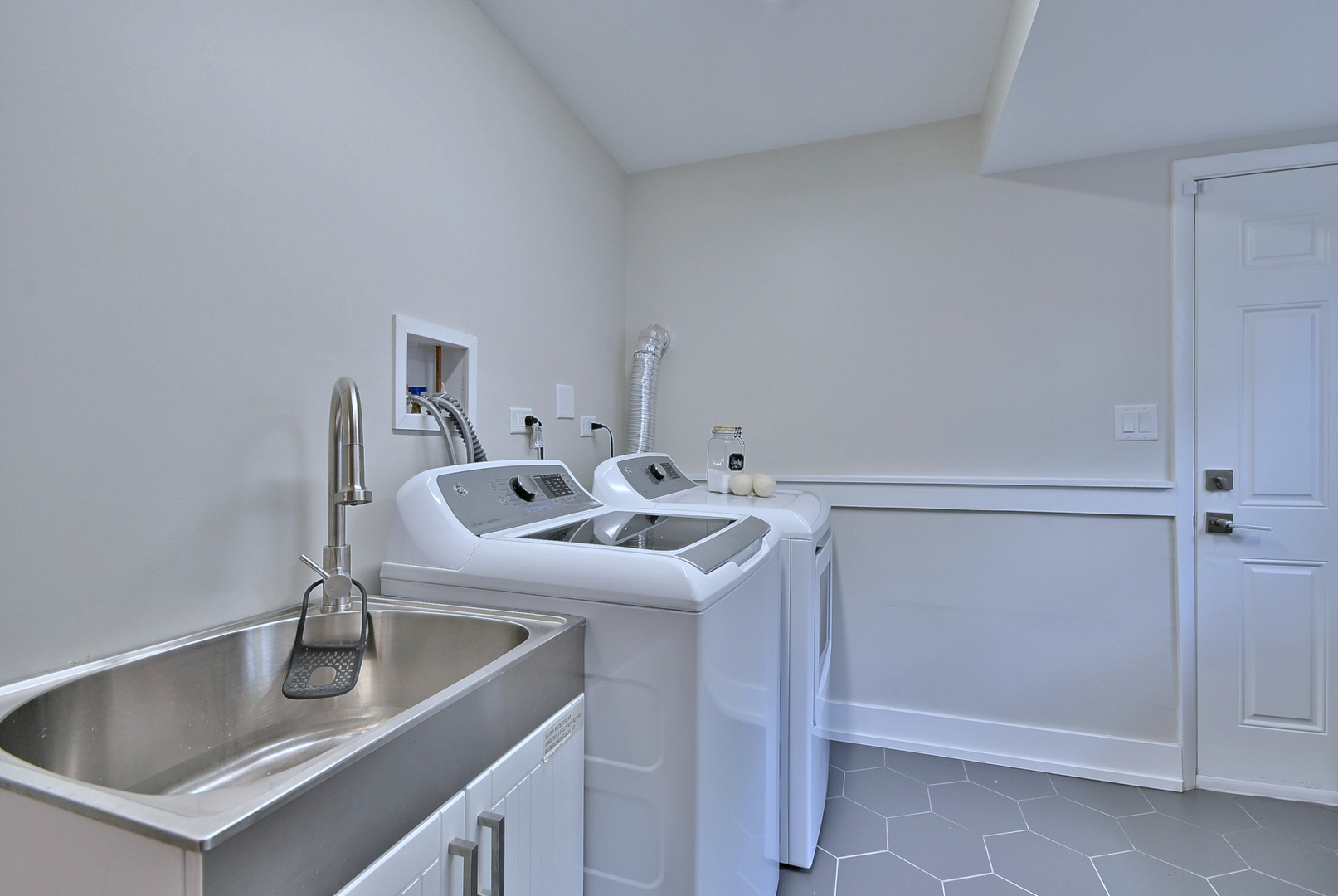 427 E Adams Street, Elmhurst, IL 60126