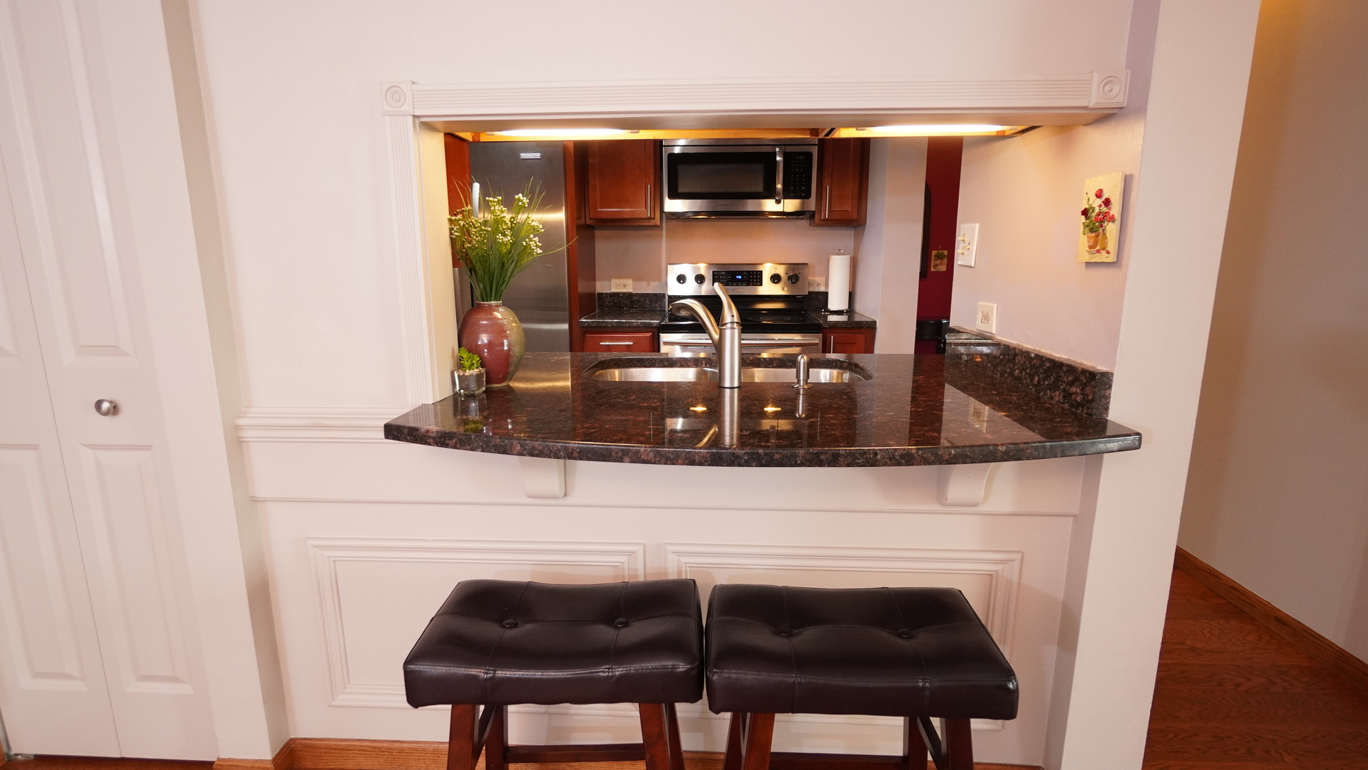 75 Kristin Circle #408, Schaumburg, IL 60195