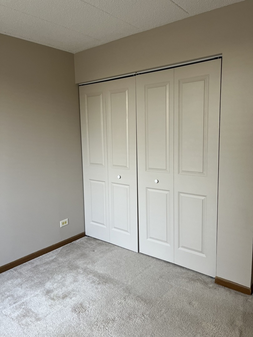 75 Kristin Circle #408, Schaumburg, IL 60195