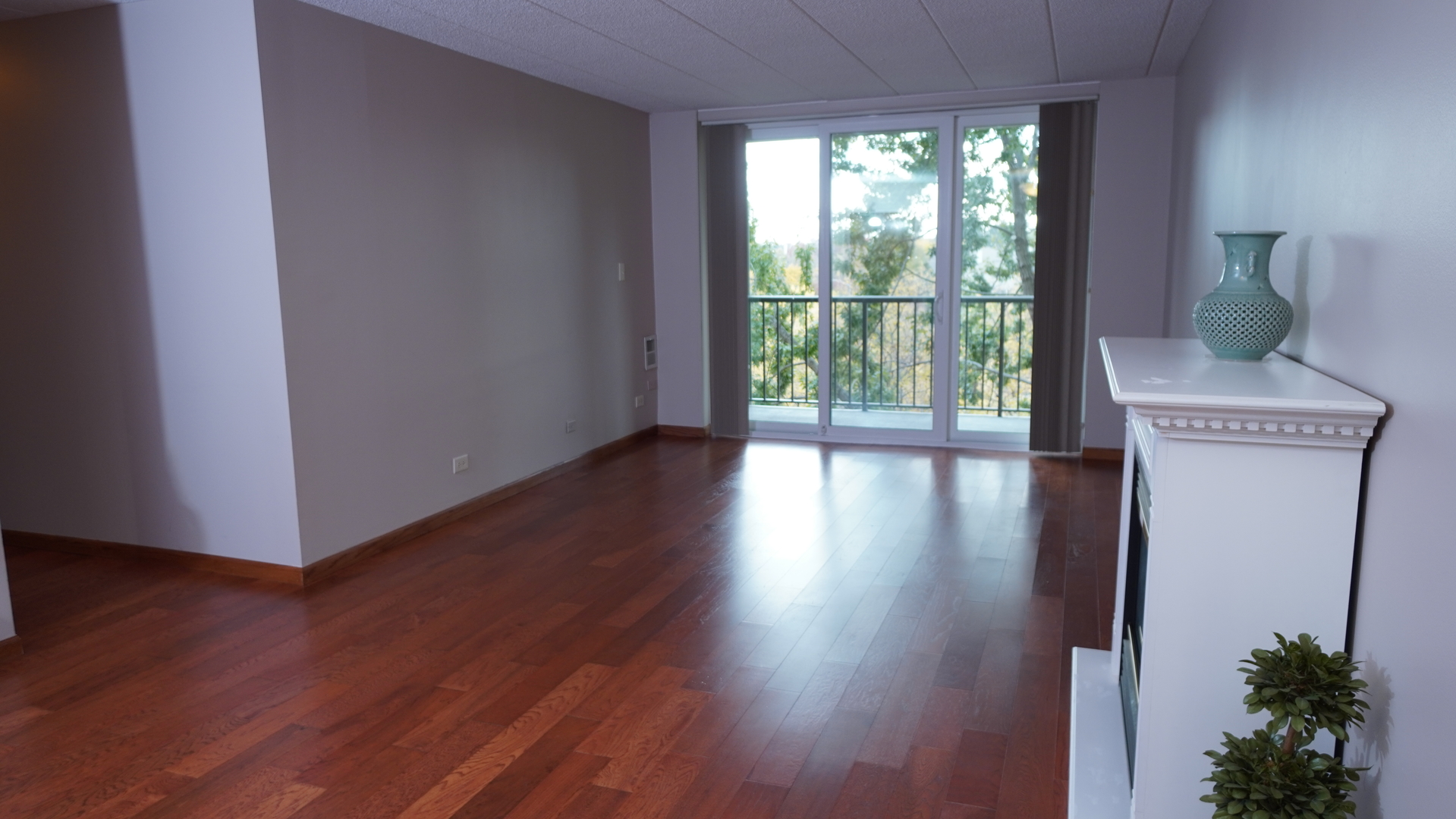 75 Kristin Circle #408, Schaumburg, IL 60195