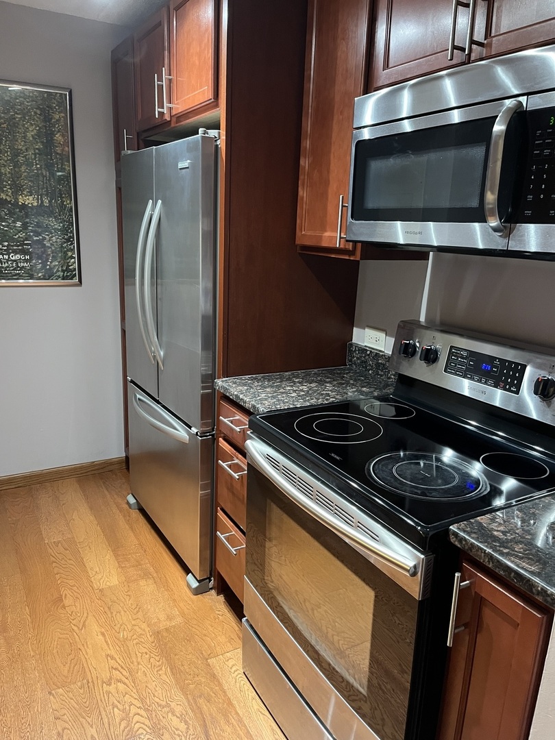 75 Kristin Circle #408, Schaumburg, IL 60195