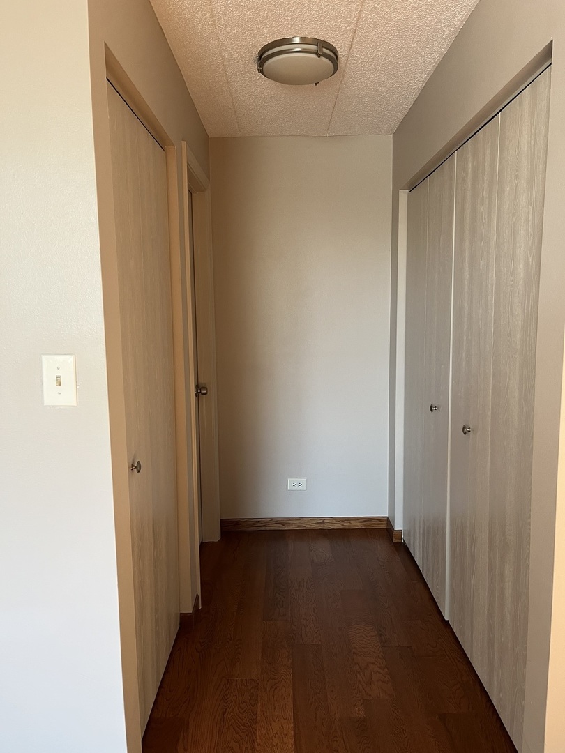 75 Kristin Circle #408, Schaumburg, IL 60195