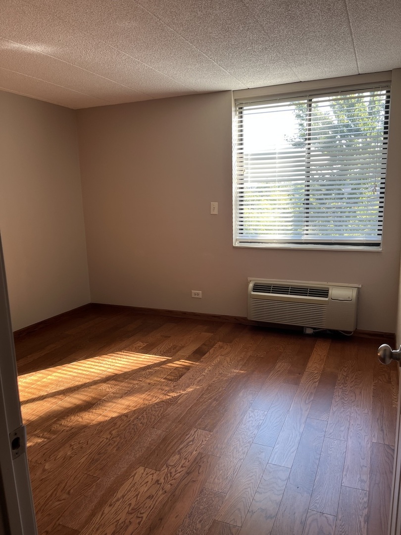 75 Kristin Circle #408, Schaumburg, IL 60195