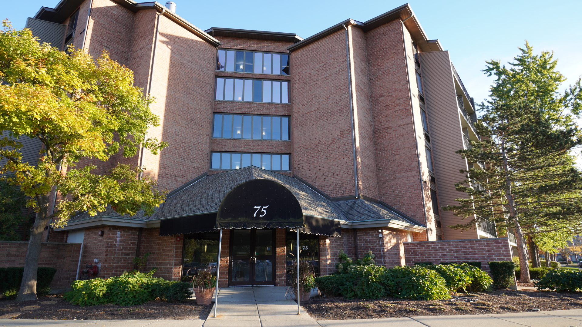 75 Kristin Circle #408, Schaumburg, IL 60195