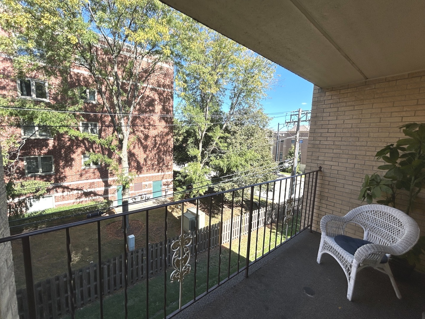6400 W Belle Plaine Avenue #303, Chicago, IL 60634