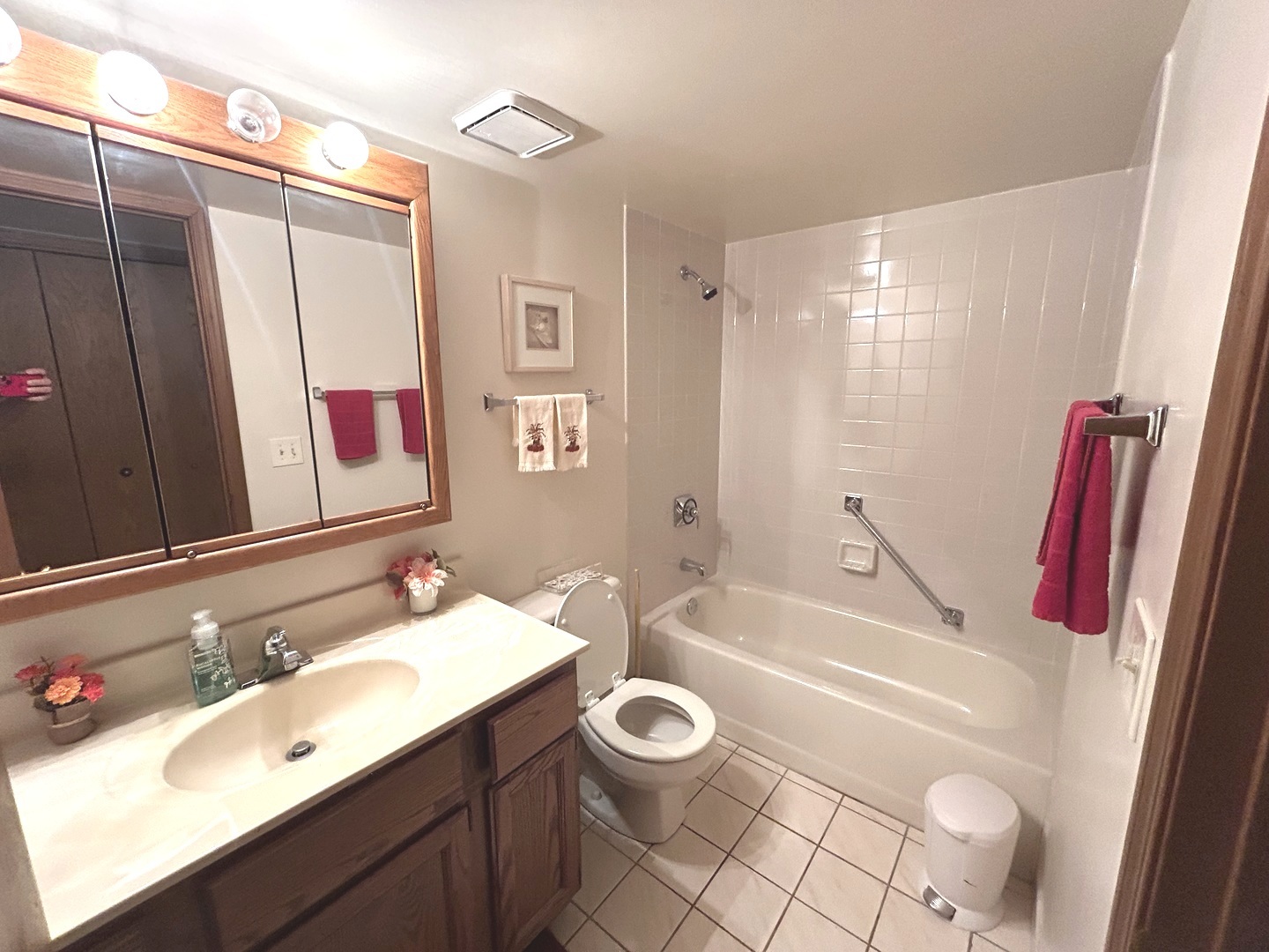 6400 W Belle Plaine Avenue #303, Chicago, IL 60634