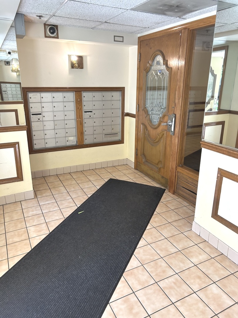 6400 W Belle Plaine Avenue #303, Chicago, IL 60634